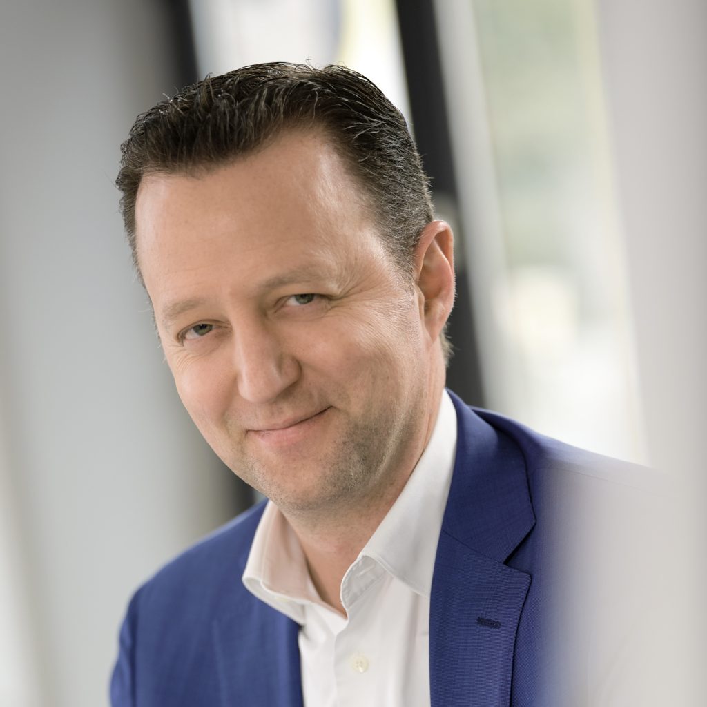 Deze afbeelding heeft een leeg alt-attribuut; de bestandsnaam is Portret_YvesPilet_2019-1-1024x1024.jpg